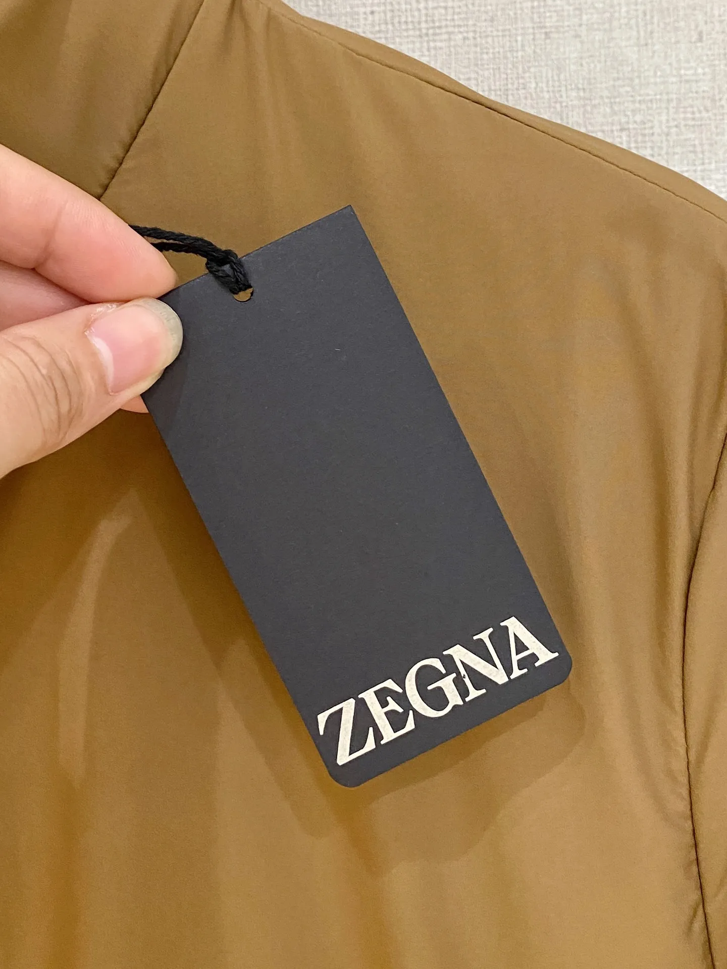 ZEGNA ✅ ： ， ， ； ， 。 ， ， 。 ✅ ：Classic ， ， ， ， 。 ✅ ： ， ， ； ， logo， ， 。 ： 、Cream White、Black。 ✅ ： ， ， ， 、 、 ， Versatile 。 Sizes：M-4XL